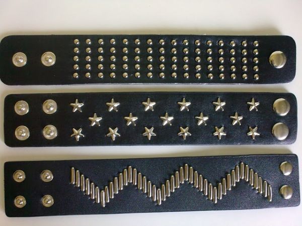 Pulseiras com Tachas de Metal