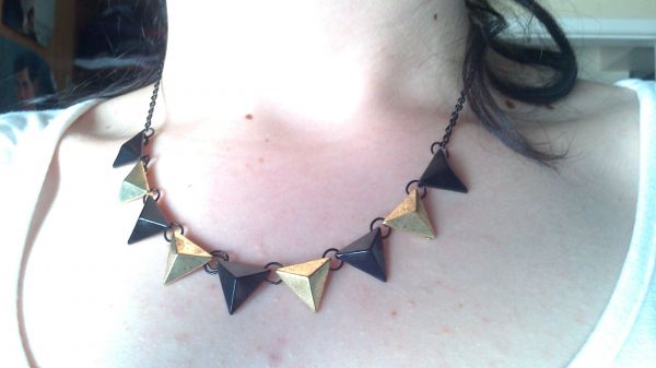 Colar com Rebite-Spike Dourado e Preto