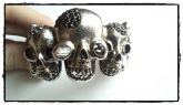 Bracelete com Três Caveiras e Strass