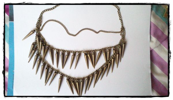 Colar com Fileira Dupla de Spikes
