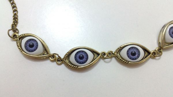 Colar com vários Olhos Azuis