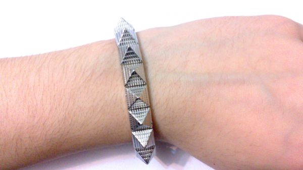 Pulseira com Pirâmides